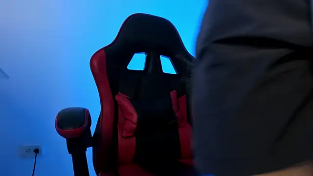 Snapshot of PeytonBox chatting on October 14, 2025, 11:22 am PeytonBox online show from October 14, 2025, 11:22 am