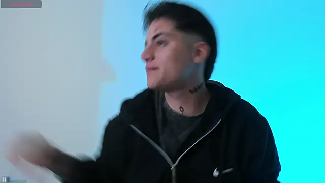 Snapshot of PeytonBox chatting on September 17, 2025, 11:12 am PeytonBox online show from September 17, 2025, 11:12 am