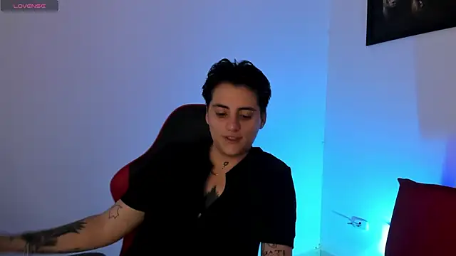 Snapshot of PeytonBox chatting on October 22, 2025, 11:53 am PeytonBox online show from October 22, 2025, 11:53 am