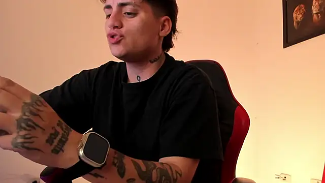 Snapshot of PeytonBox chatting on September 26, 2025, 12:01 pm PeytonBox online show from September 26, 2025, 12:01 pm