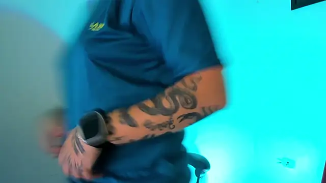 Snapshot of PeytonBox chatting on October 2, 2025, 1:03 pm PeytonBox online show from October 2, 2025, 1:03 pm