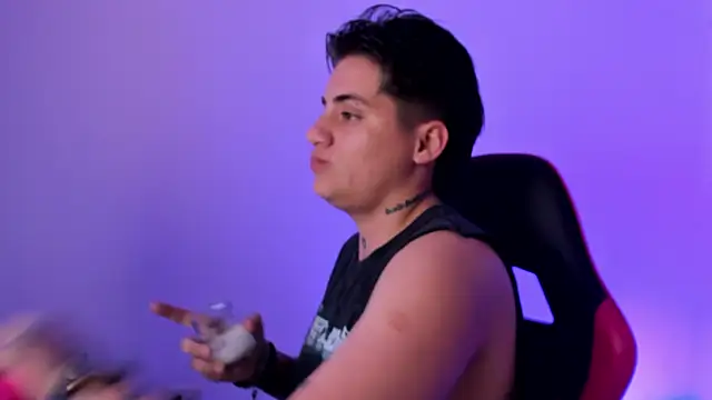 Snapshot of PeytonBox chatting on September 30, 2025, 12:00 pm PeytonBox online show from September 30, 2025, 12:00 pm