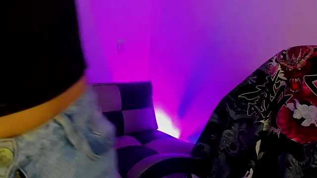 GwenHazel online show from September 18, 2025, 11:13 am