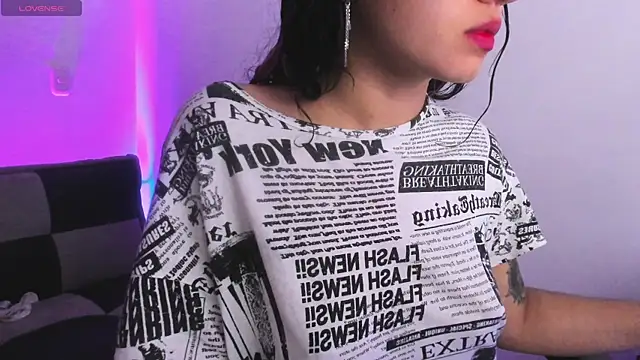 GwenHazel online show from October 8, 2025, 12:07 pm