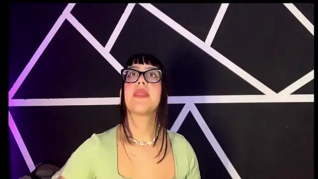 Snapshot of Melody_dreams chatting on September 30, 2025, 5:02 am Melody dreams online show from September 30, 2025, 5:02 am