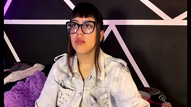 Snapshot of Melody_dreams chatting on October 3, 2025, 10:33 pm Melody dreams online show from October 3, 2025, 10:33 pm