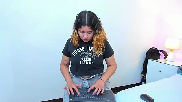 Goodgirlxll online show from September 10, 2025, 3:05 am