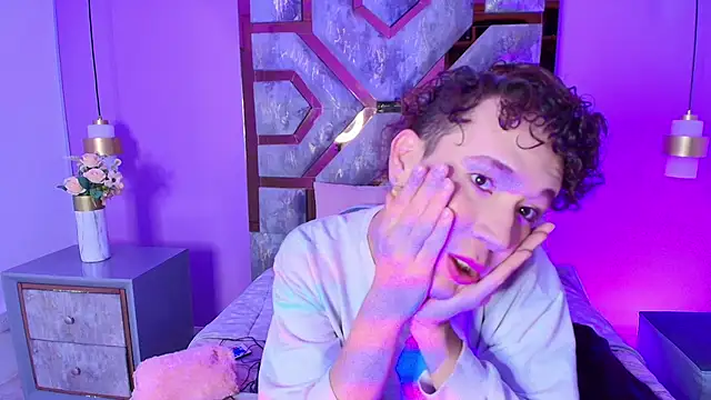 Snapshot of Electra_Gosselin chatting on October 13, 2025, 12:07 pm Electra Gosselin online show from October 13, 2025, 12:07 pm