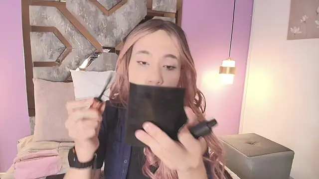 Snapshot of Electra_Gosselin chatting on October 3, 2025, 11:45 am Electra Gosselin online show from October 3, 2025, 11:45 am