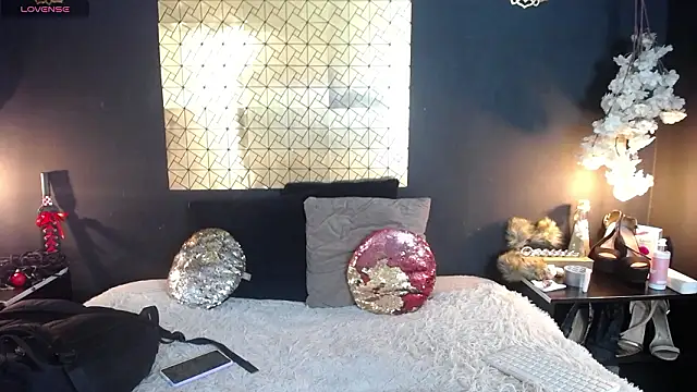 kinky momm online show from February 18, 2026, 2:57 pm