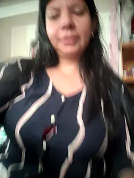 Snapshot of kinky_momm chatting on October 28, 2025, 1:21 pm kinky momm online show from October 28, 2025, 1:21 pm