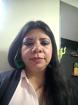 Snapshot of kinky_momm chatting on October 23, 2025, 1:43 pm kinky momm online show from October 23, 2025, 1:43 pm