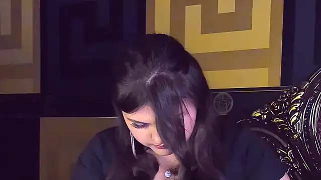 UR BELLA online show from October 10, 2025, 3:57 pm