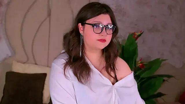 UR BELLA online show from September 28, 2025, 10:55 am