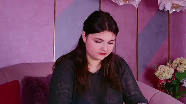 UR BELLA online show from October 18, 2025, 11:12 am