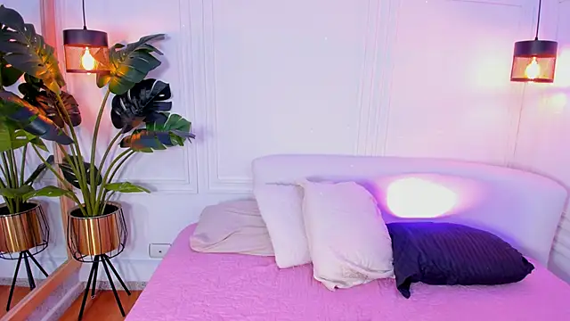 Dafne Hillss online show from October 30, 2025, 12:25 pm