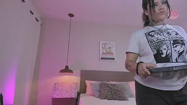 Snapshot of Katyrousee chatting on February 21, 2026, 7:05 pm Katyrousee online show from February 21, 2026, 7:05 pm