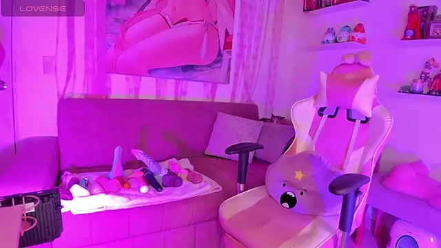 Snapshot of Issa_Moon_ chatting on September 13, 2025, 1:11 pm Issa Moon  online show from September 13, 2025, 1:11 pm