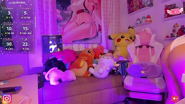 Snapshot of Issa_Moon_ chatting on October 21, 2025, 12:00 am Issa Moon  online show from October 21, 2025, 12:00 am