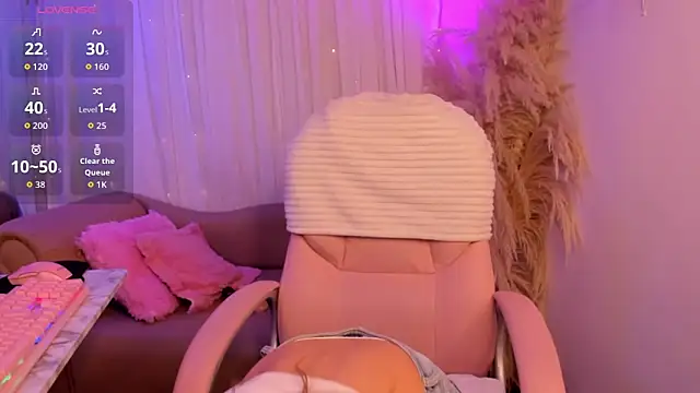 Snapshot of Issa_Moon_ chatting on October 25, 2025, 12:54 am Issa Moon  online show from October 25, 2025, 12:54 am