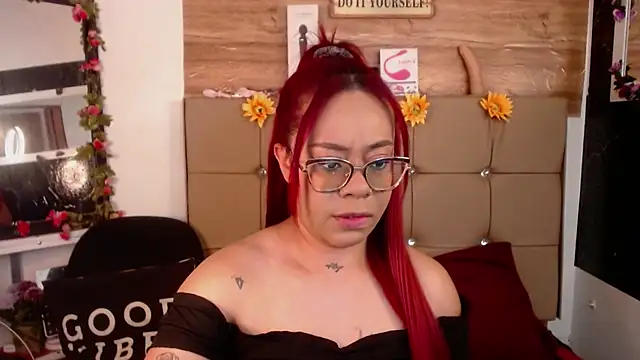 Snapshot of MIA__SPENCER chatting on October 16, 2025, 6:38 pm MIA  SPENCER online show from October 16, 2025, 6:38 pm