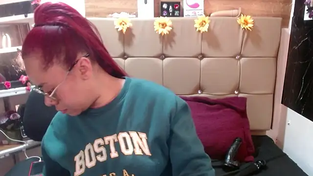 Snapshot of MIA__SPENCER chatting on October 1, 2025, 6:12 pm MIA  SPENCER online show from October 1, 2025, 6:12 pm