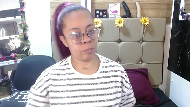 Snapshot of MIA__SPENCER chatting on October 6, 2025, 5:02 pm MIA  SPENCER online show from October 6, 2025, 5:02 pm