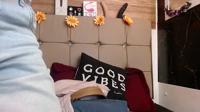 MIA  SPENCER online show from February 26, 2026, 12:05 pm