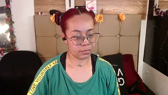 MIA  SPENCER online show from April 21, 2026, 3:51 pm