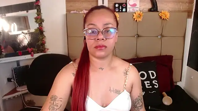 MIA  SPENCER online show from November 11, 2025, 1:39 pm