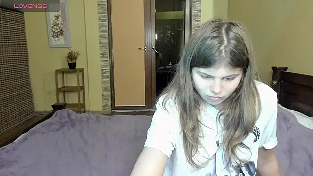 Snapshot of Lilly_Jess chatting on October 15, 2025, 6:16 pm Lilly Jess online show from October 15, 2025, 6:16 pm