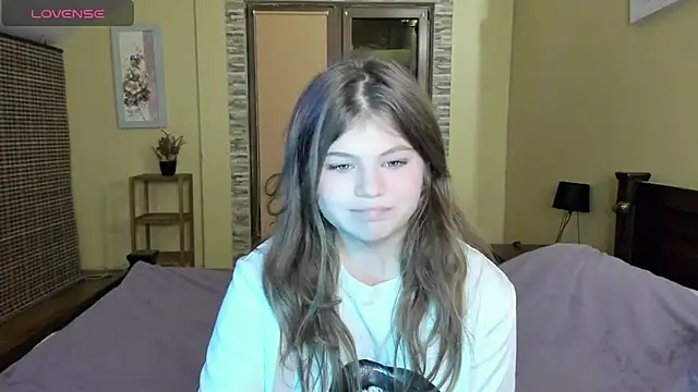 Snapshot of Lilly_Jess chatting on October 13, 2025, 6:20 pm Lilly Jess online show from October 13, 2025, 6:20 pm