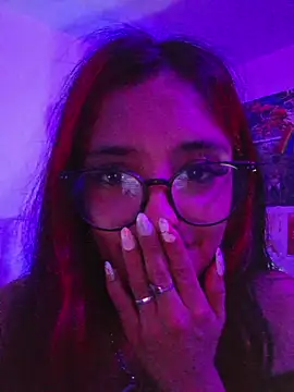 carolinerue online show from April 17, 2026, 3:20 am