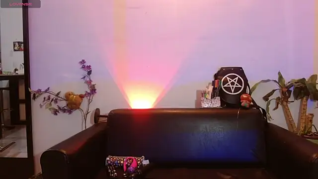 carolinerue online show from September 21, 2025, 4:50 am