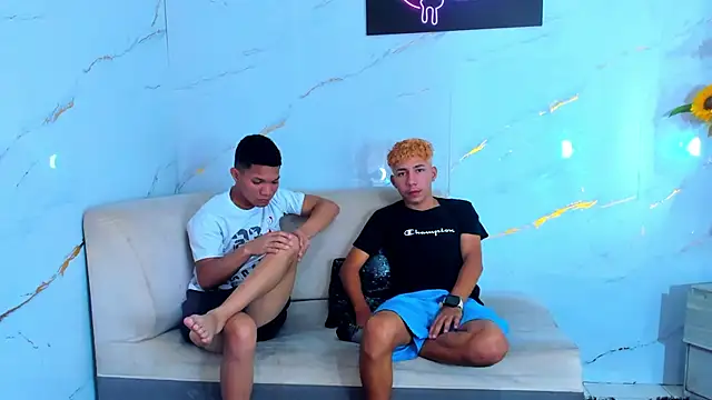 Snapshot of Jhonnys_boys chatting on September 9, 2025, 2:15 pm Jhonnys boys online show from September 9, 2025, 2:15 pm