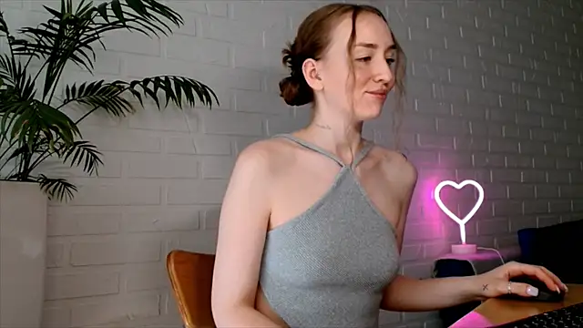 WhitePrincessLuna online show from July 23, 2026, 12:35 pm