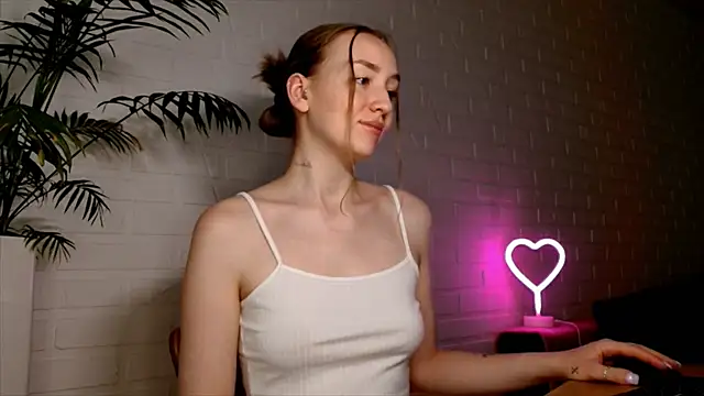 WhitePrincessLuna online show from July 20, 2026, 12:07 pm