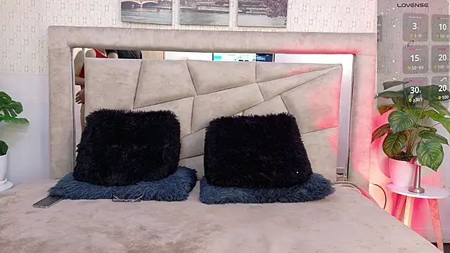 LucayLeo online show from September 28, 2025, 3:02 am