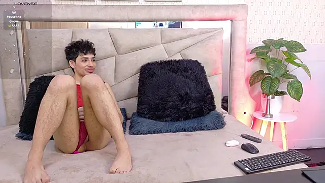 LucayLeo online show from October 3, 2025, 5:09 am