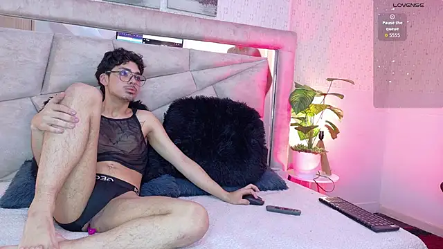 LucayLeo online show from October 17, 2025, 4:49 am