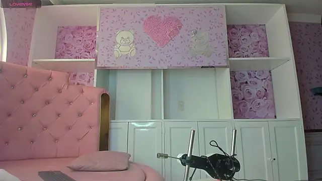 Teffy Cute  online show from October 13, 2025, 3:13 pm