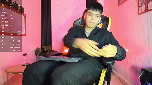 Snapshot of xKevyn chatting on October 17, 2025, 12:29 pm xKevyn online show from October 17, 2025, 12:29 pm