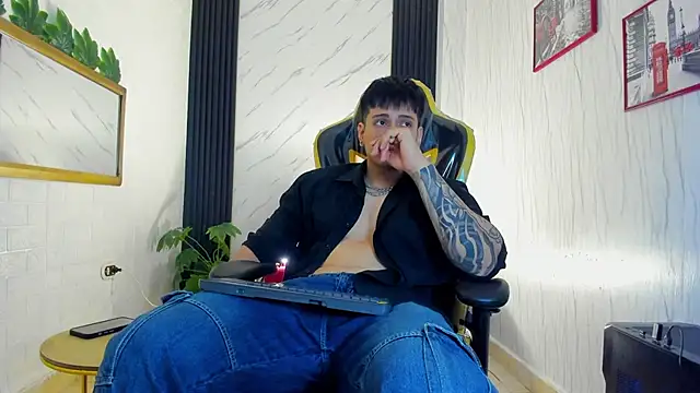 Snapshot of xKevyn chatting on October 24, 2025, 12:26 pm xKevyn online show from October 24, 2025, 12:26 pm