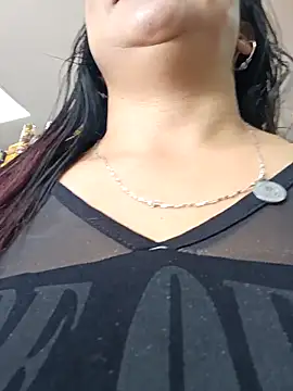 Misshot 01 online show from October 25, 2025, 2:17 pm