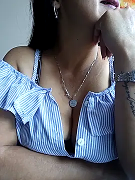 Misshot 01 online show from September 27, 2025, 8:15 pm