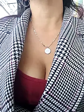 Misshot 01 online show from October 14, 2025, 7:25 pm