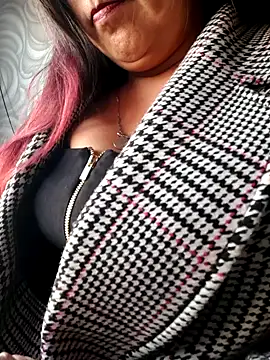 Misshot 01 online show from October 1, 2025, 8:57 pm