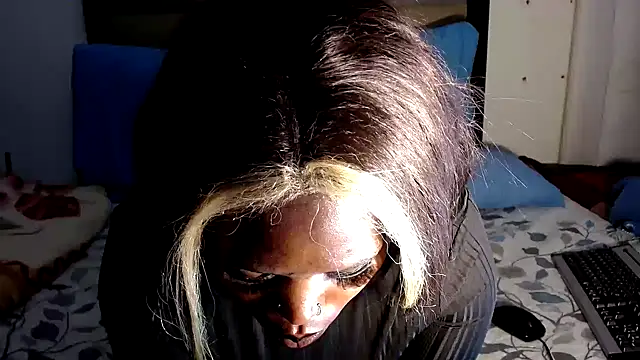 Snapshot of Asstiser chatting on September 27, 2025, 10:38 pm Asstiser online show from September 27, 2025, 10:38 pm