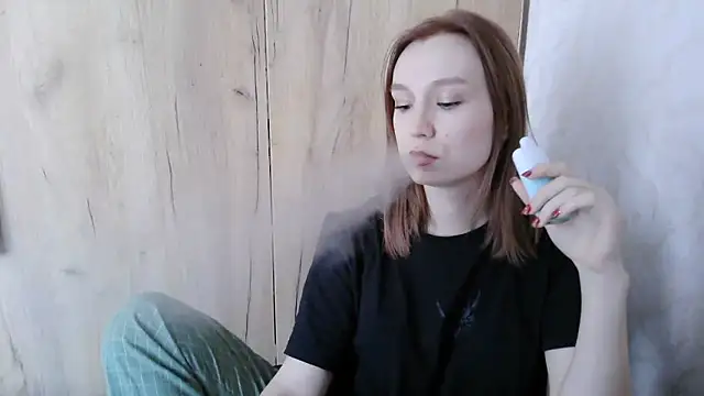 Snapshot of RegitGirlss chatting on November 1, 2025, 12:10 pm RegitGirlss online show from November 1, 2025, 12:10 pm