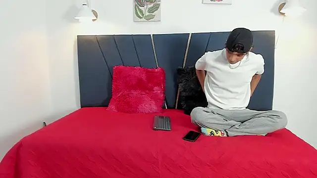 maicol cum23 online show from September 18, 2025, 1:03 pm